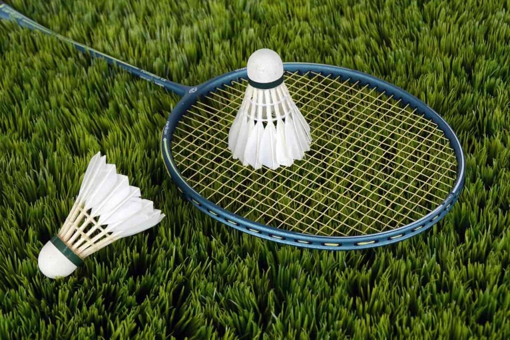 raquette et volant de badminton